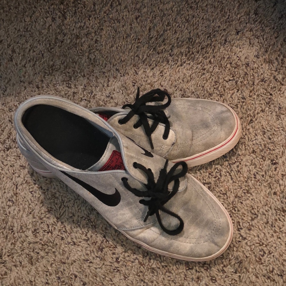 Men’s Nike shoes
